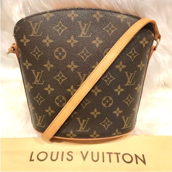 LOUIS VUITTON Monogram Pochette AR1928 with gold chain strap